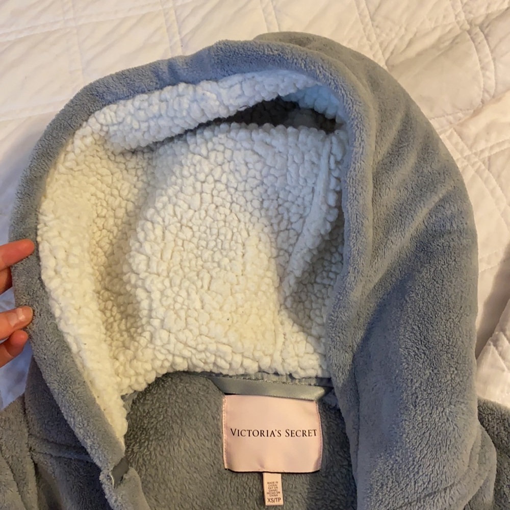Victoria Secret Robe - Picture 4 of 5